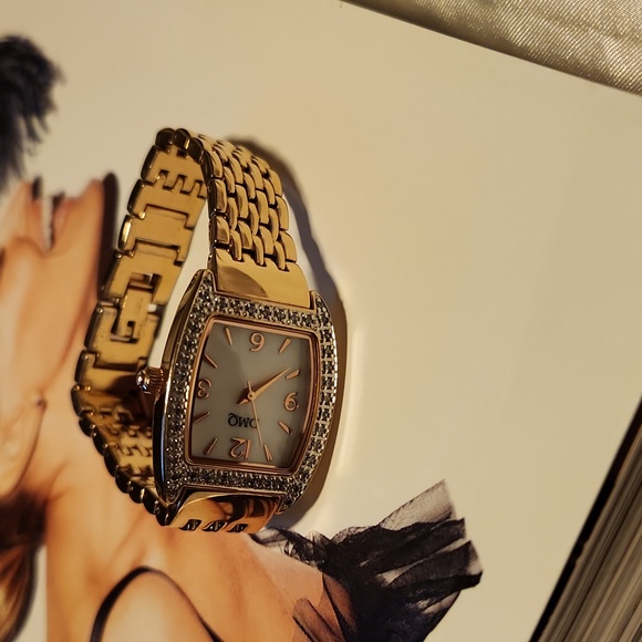 DMQ Rose Gold Women's Watch - Picture 4 of 12